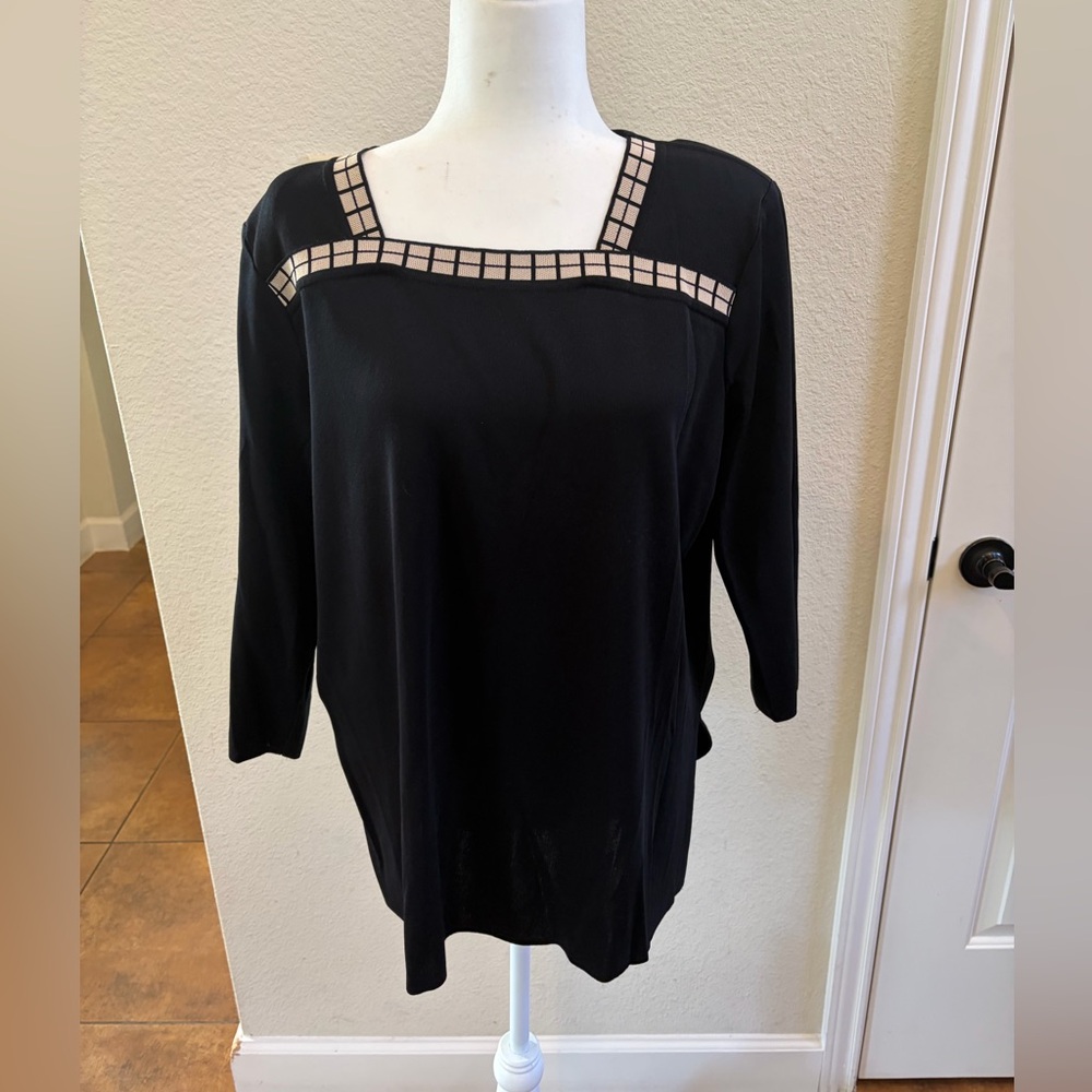 Misook Black Tunic with Beige Grid Trim